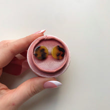 Load image into Gallery viewer, Traditional Tortoise Shell Stud Earrings