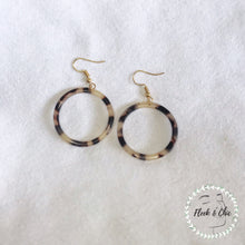 Load image into Gallery viewer, Blonde Tortoise Shell Hoop Earrings
