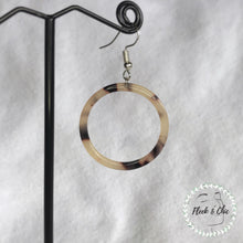 Load image into Gallery viewer, Blonde Tortoise Shell Hoop Earrings