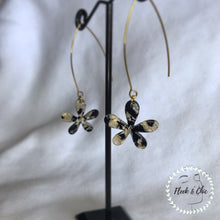 Load image into Gallery viewer, Black Marble Daisy Earrings