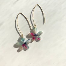 Load image into Gallery viewer, Pastel Watercolour Daisy Flower Earrings