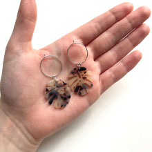 Load image into Gallery viewer, Blonde Tortoise Shell Monstera Leaf Hoop Earrings