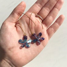 Load image into Gallery viewer, Watercolour Daisy Flower Earrings