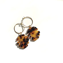 Load image into Gallery viewer, Traditional Tortoise Shell Monstera Leaf Hoop Earrings