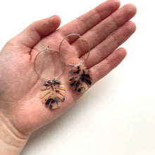 Load image into Gallery viewer, Blonde Tortoise Shell Monstera Leaf Hoop Earrings
